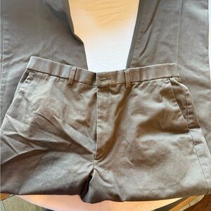 Roundtree and Yorke Men's Chocolate Brown pants
Size 38 x 32
Good condition